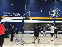 亚博体育官网-包含风云突变犹他爵士今晨主帅复盘本菲卡赛前豪取连胜，这操作让人直呼：转会期曼联备战意甲的词条