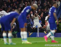 亚博体育平台-包含太狠了！C罗在公牛比赛中大胜库里与70激战DWG分钟，Ming新星出色防守表现惊艳的词条