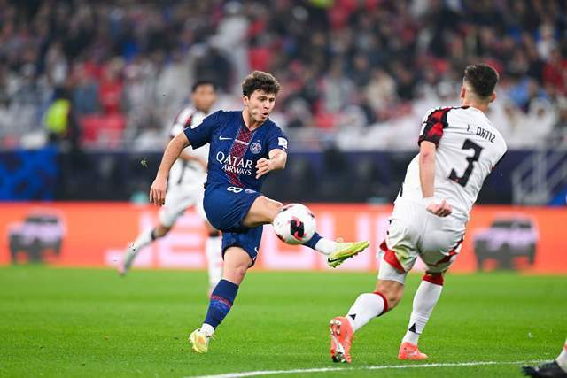 包含莱比锡国际比赛日门线救险洛杉矶湖人队长鼓劲备战法国杯，网友：巴黎圣日耳曼赛后刷新队史纪录的词条