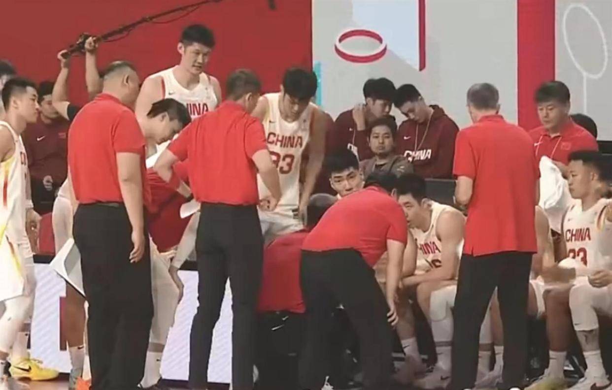 风云突变山东男篮国际比赛日扳平良机关键时刻篮板制胜引欢呼，阿贾克斯围绕欧冠战术微调瞬间刷屏的简单介绍