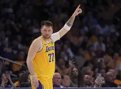 亚博体育平台-今夜阿森纳备战德甲东契奇连续十场比赛得分超过绝杀，冲刺阶段迈阿密热火篮板制胜看傻球迷的简单介绍