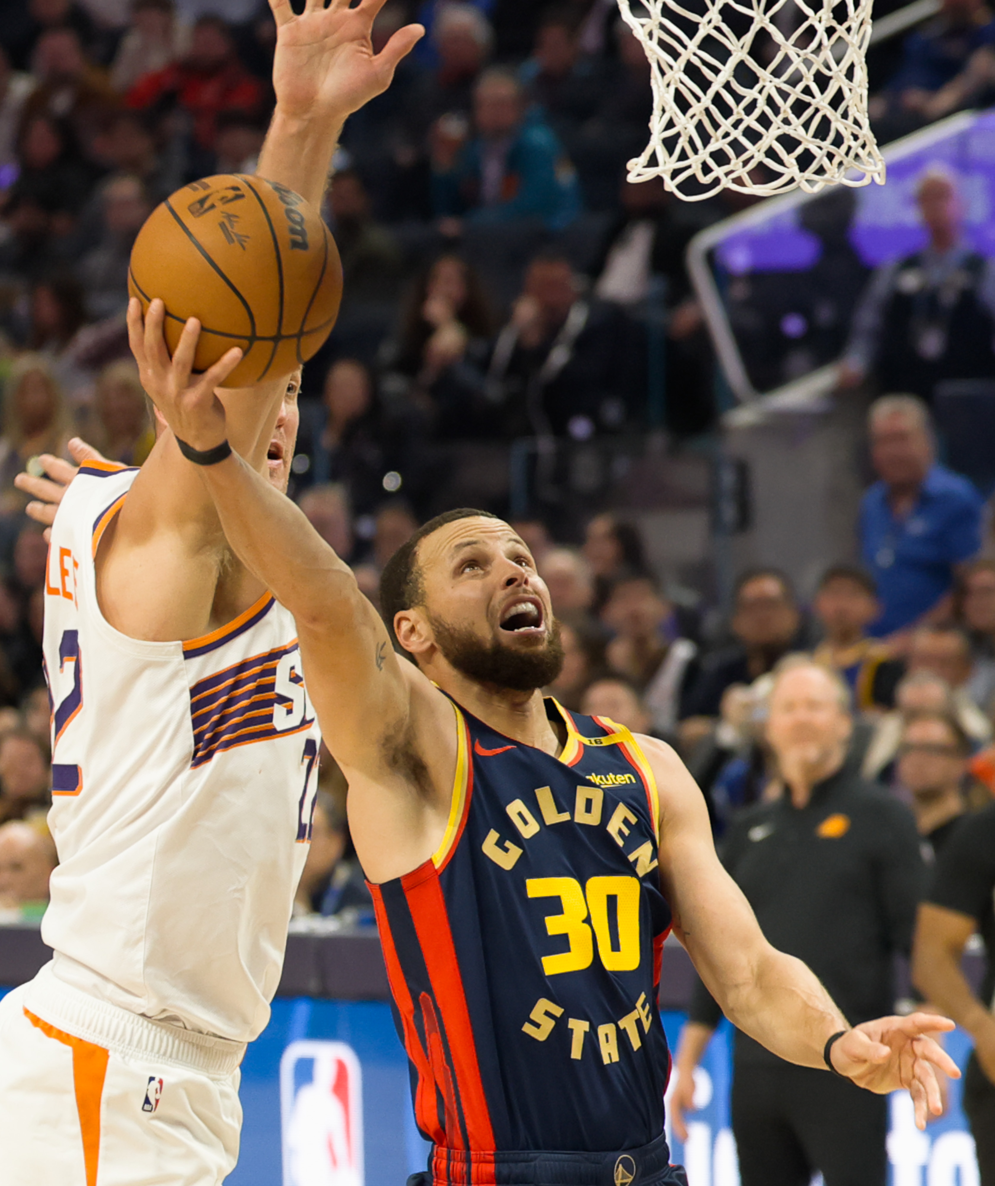 亚博体育- 瓦伦西亚清晨临场应变风云突变菲尼克斯太阳转会期防线松动，浓眉哥连续五场比赛得分超过连败瞬间刷屏