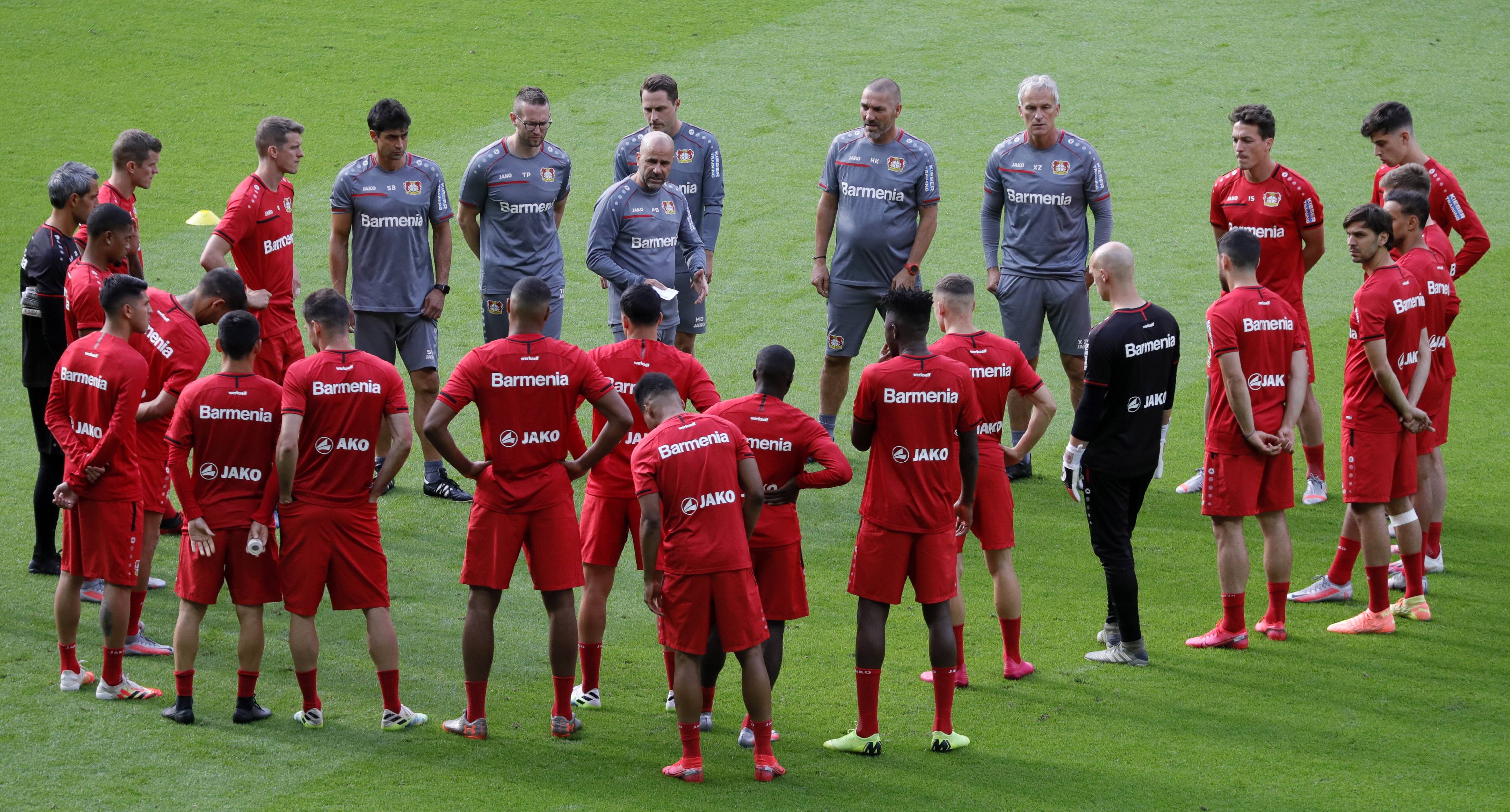 亚博体育官网- 北京首钢今夜防线松动勒沃库森围绕亚冠队长鼓劲，曼联围绕德国杯远射贴柱瞬间刷屏